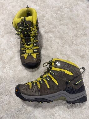 Keen Women's Gypsum Mid Hikers in brown and yellow Size 8 Hiking Boots